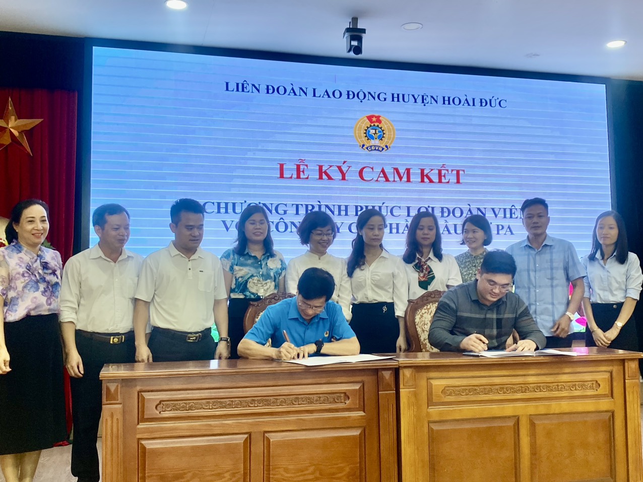 GẠO VIAN KÝ CAM KẾT HỢP TÁC VỚI LIÊN ĐOÀN LAO ĐỘNG HUYỆN HOÀI ĐỨC VỀ "ƯU ĐÃI ĐOÀN VIÊN CÔNG ĐOÀN HUYỆN HOÀI ĐỨC"